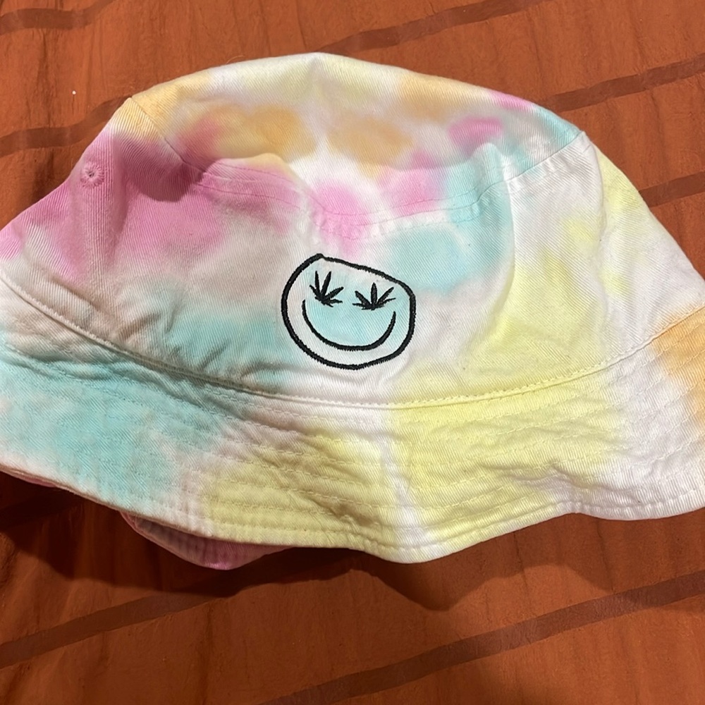 Tie-dye bucket hat